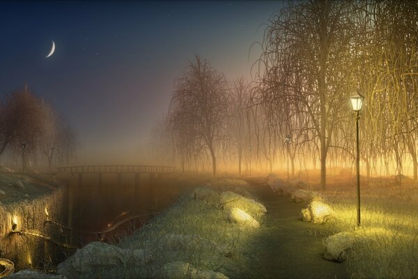 Eine Nachtkapelle, ein heller Monat scheint, Bäume stehen im Nebel