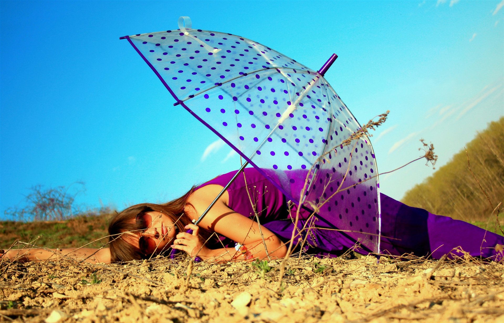 girl brown hair lying forest nature land umbrella sunglasses blue sky