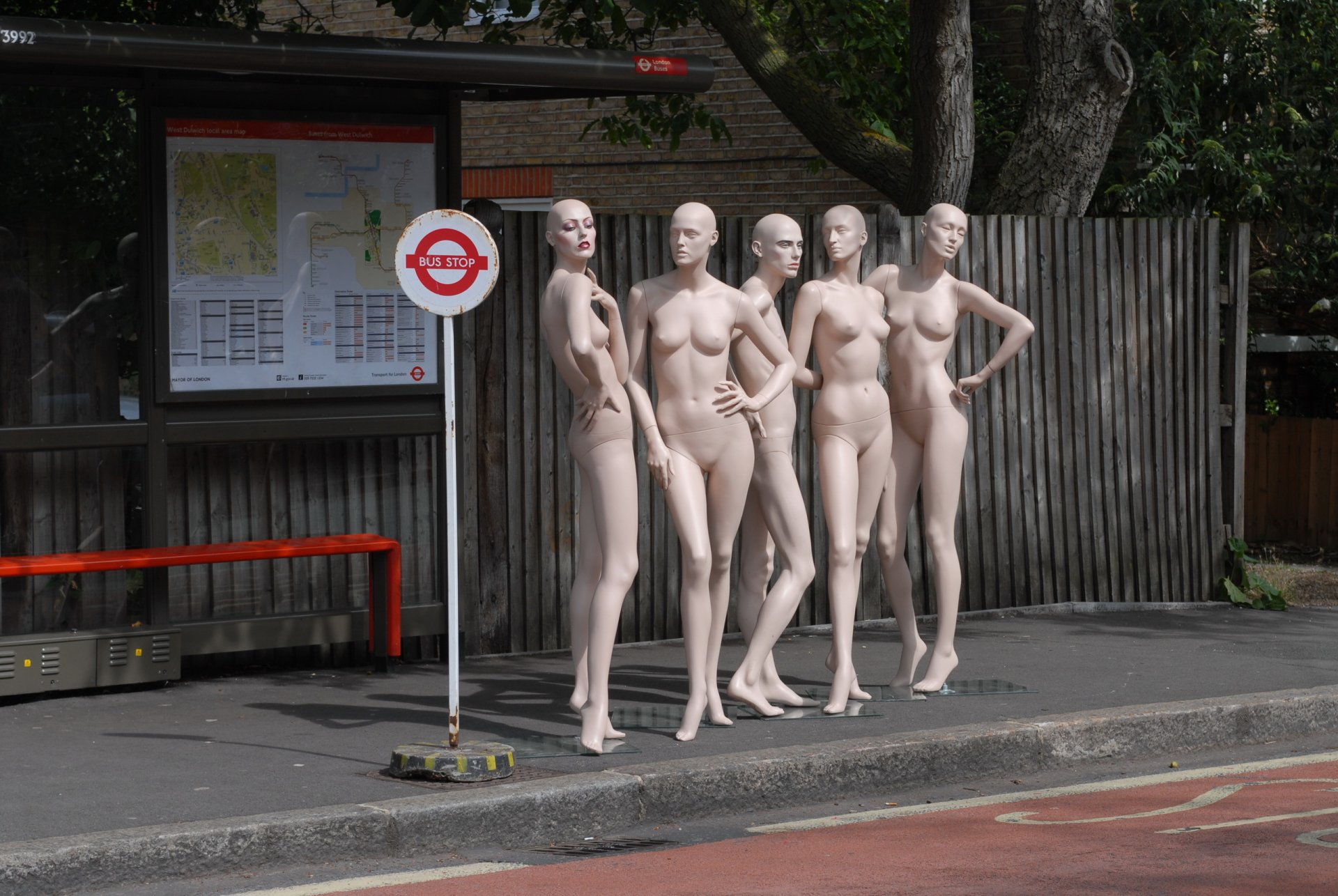 rue ville mannequins