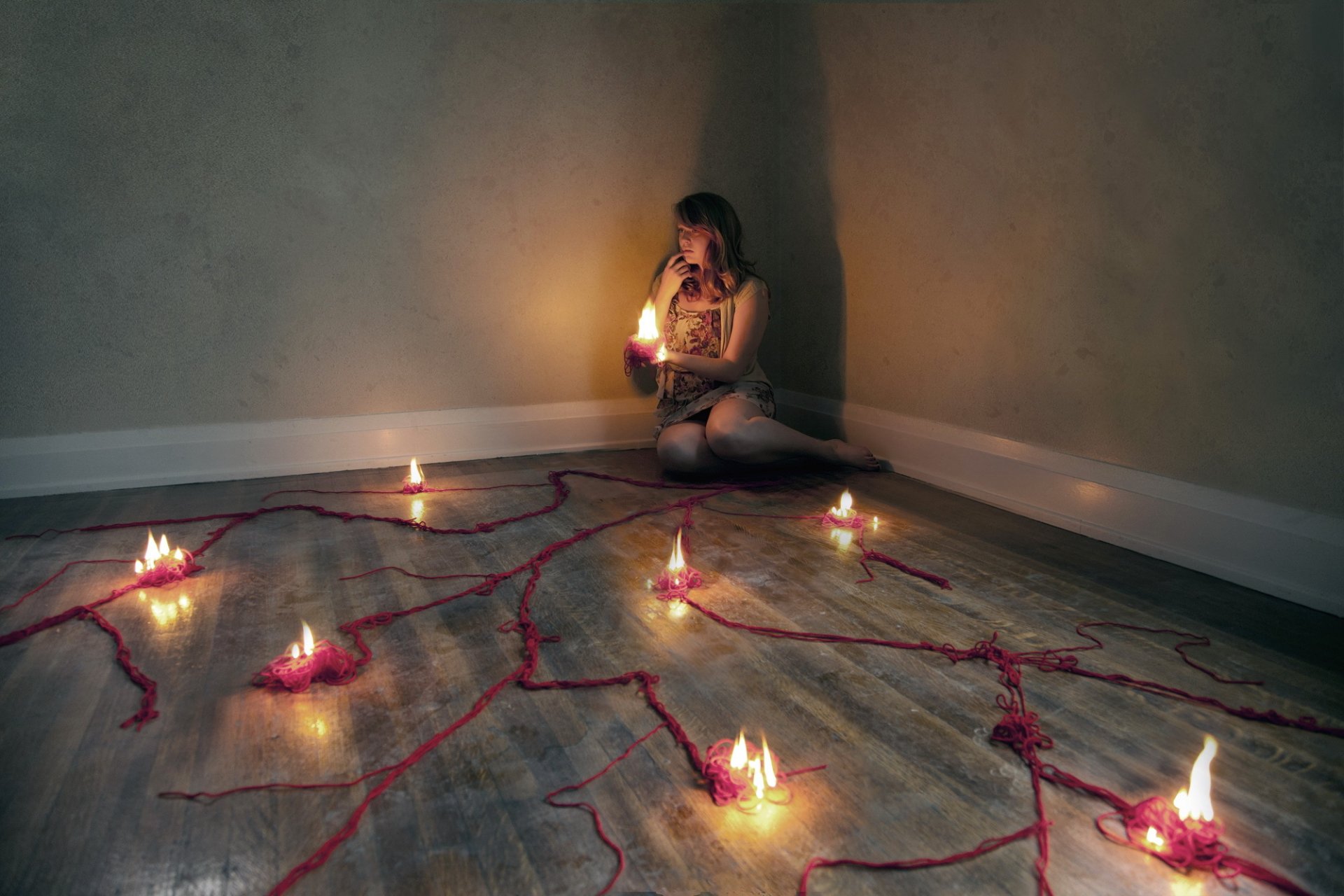 ragazza candele rituale