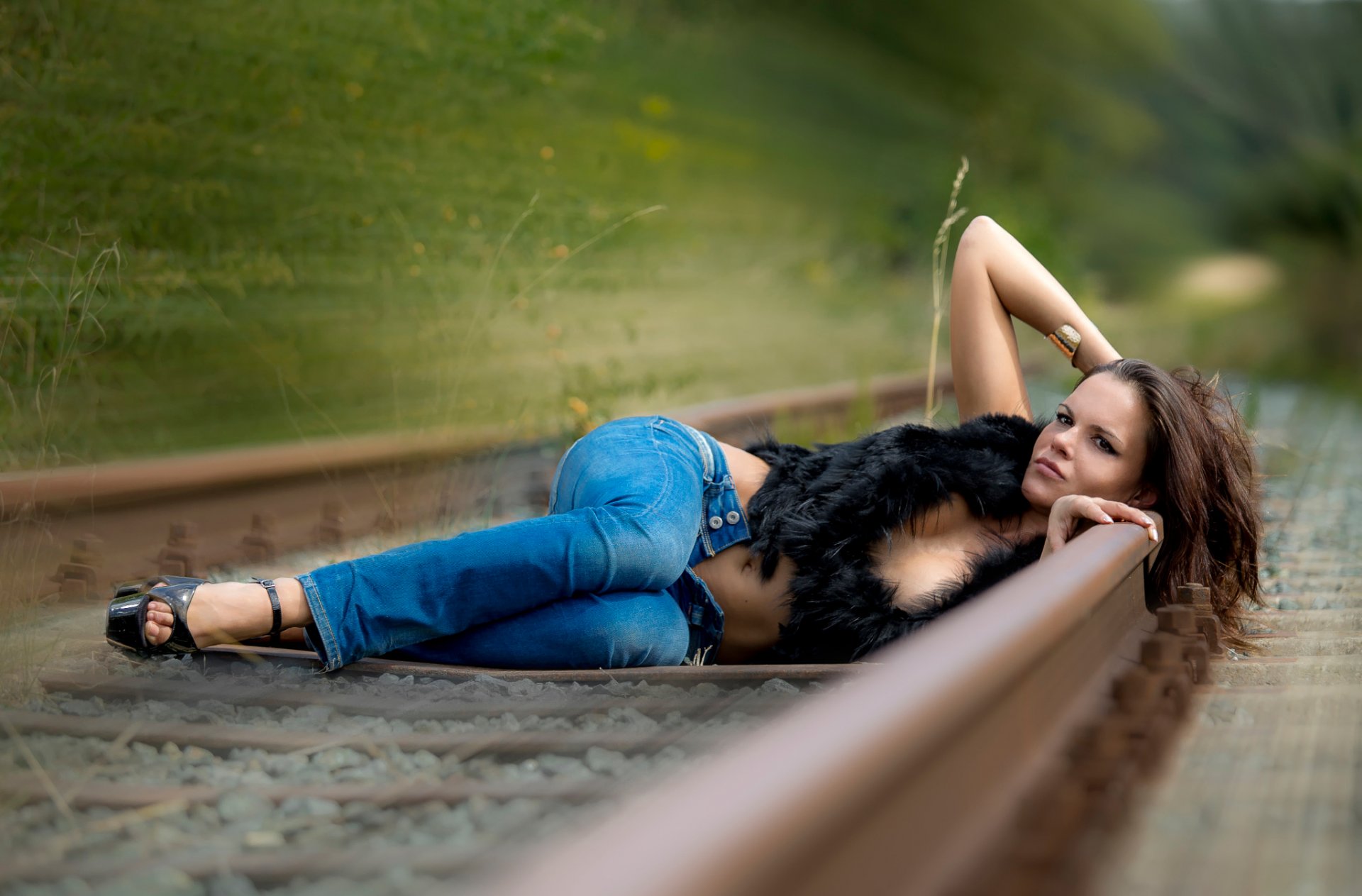 velocità ragazza ferrovia corse