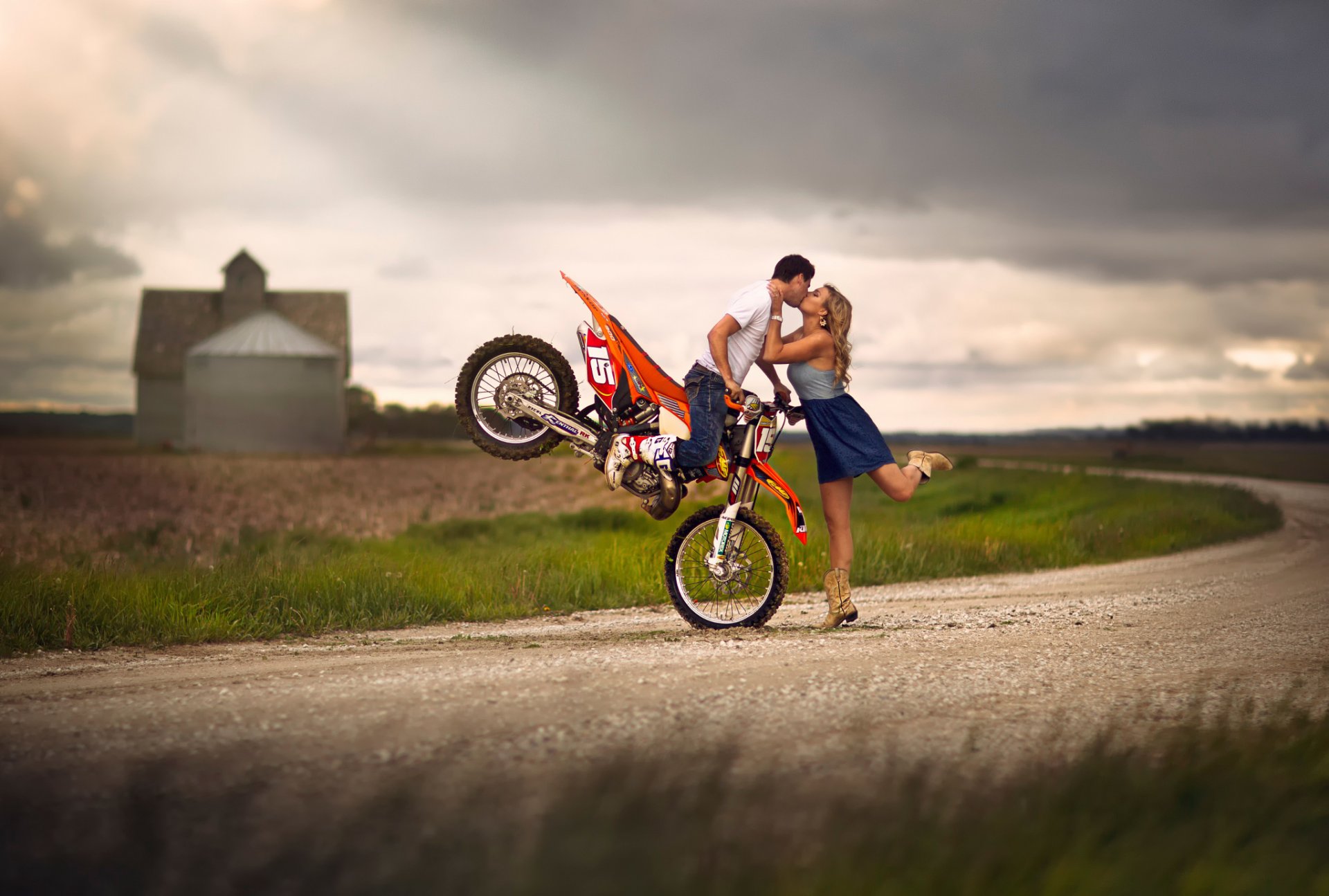 ummer love le gars moto fille baiser