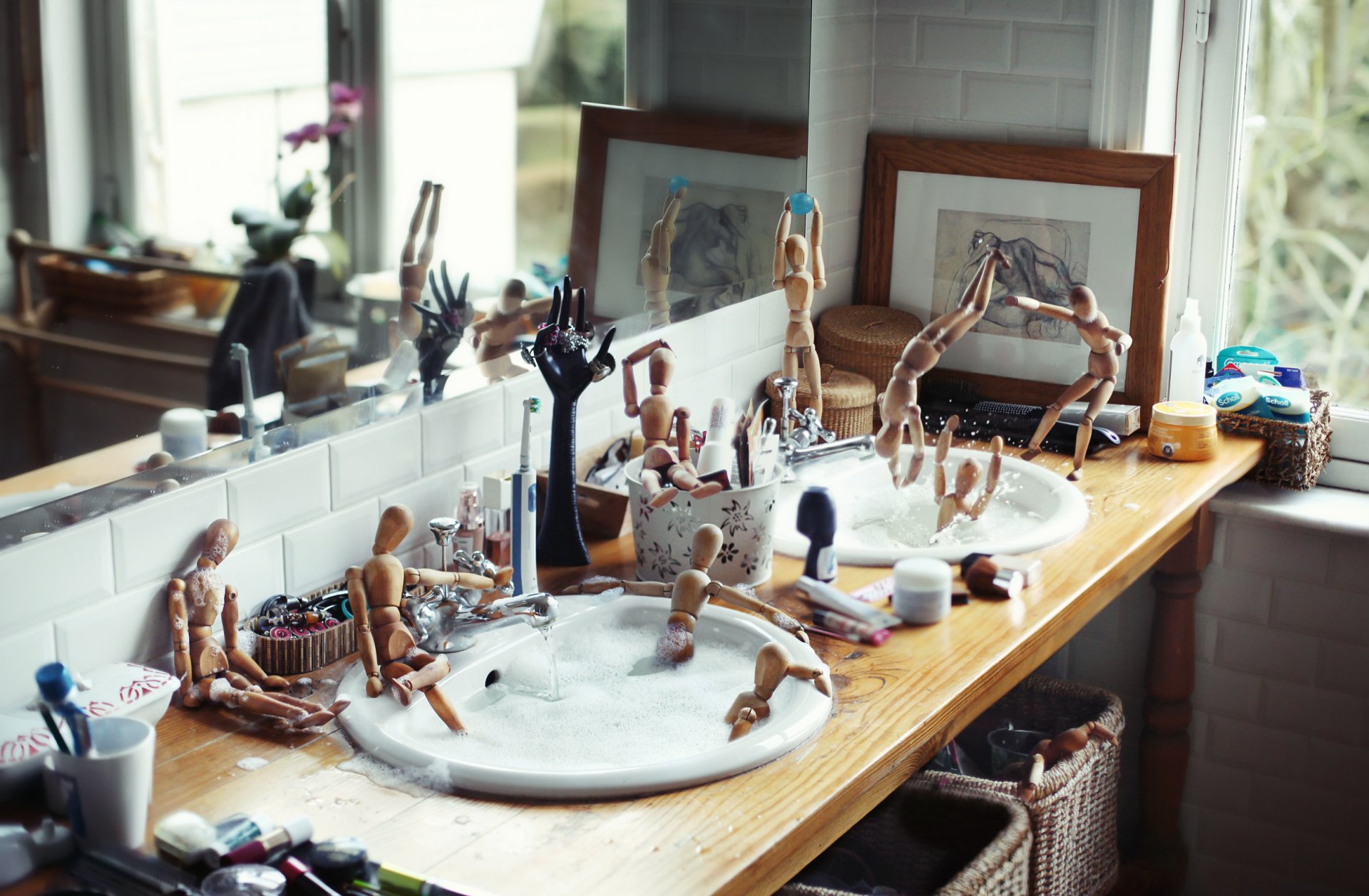 david olkarny fotografia fotografo legno uomo ikea uomini lavare fare il bagno vasca da bagno lavandino schiuma piscina vechirinka