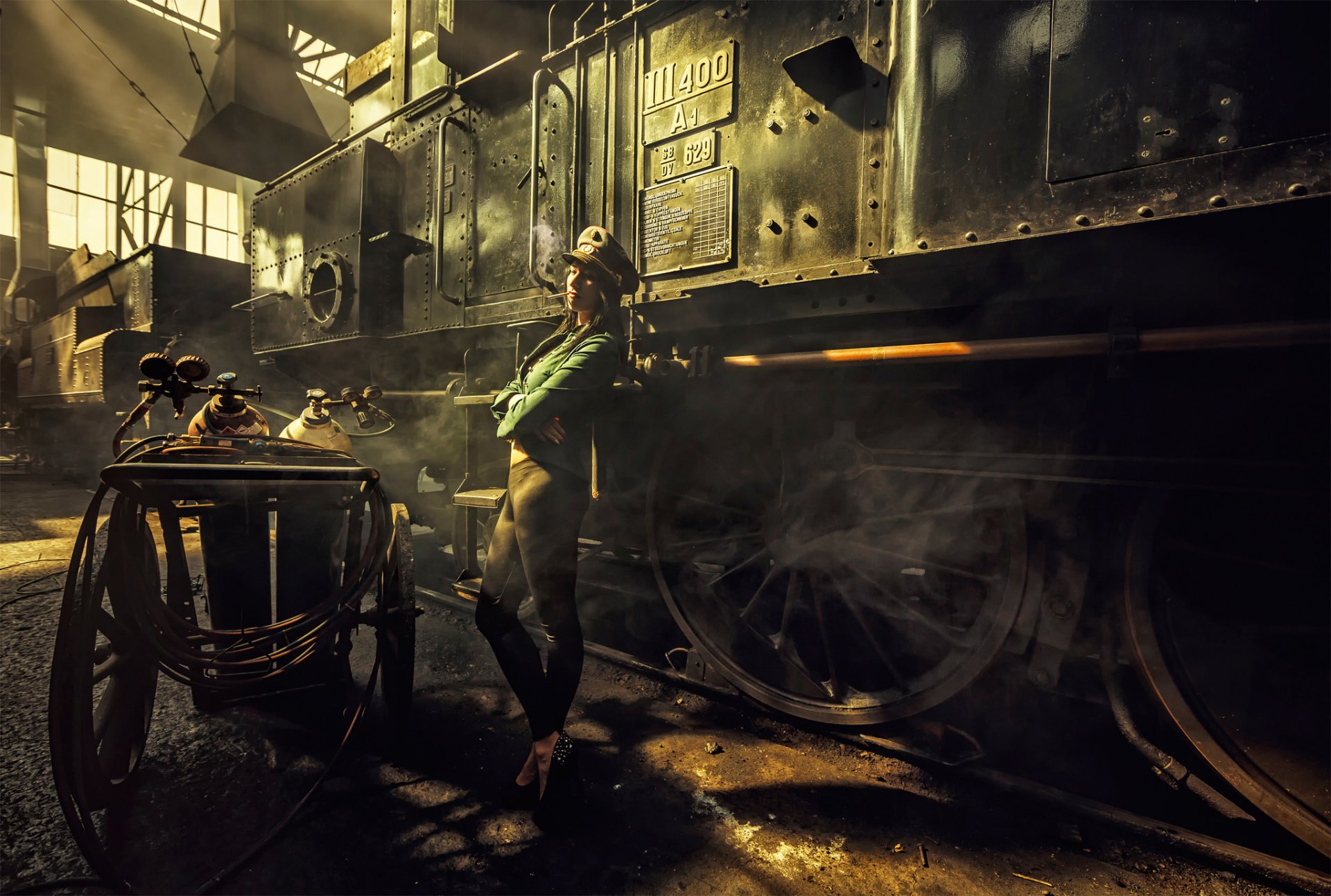 steampunk taller chica fuma depósito locomotora de vapor peligroso para la vida