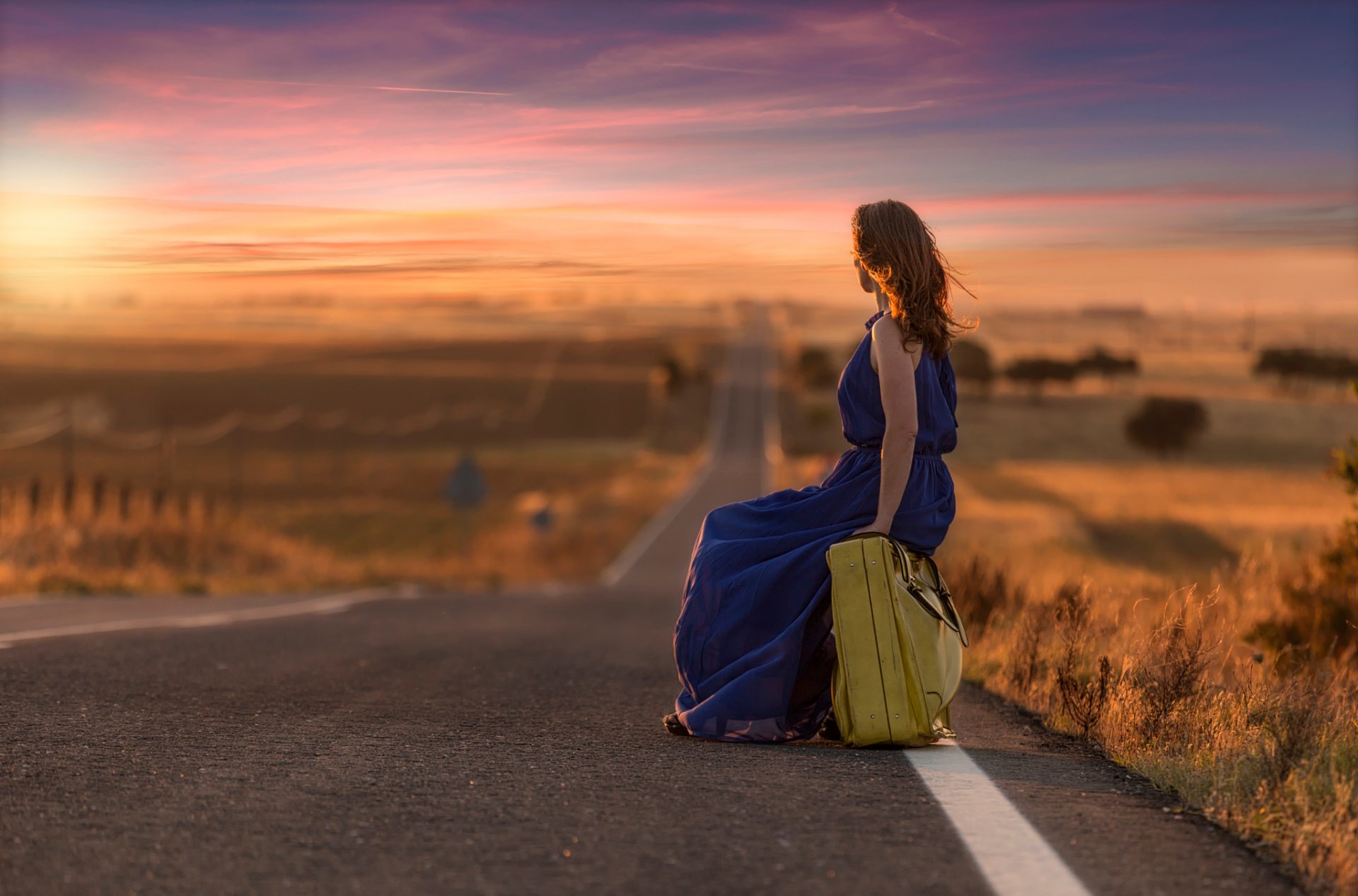 reise in die welt der träume pedro quintela mädchen straße koffer weite weg