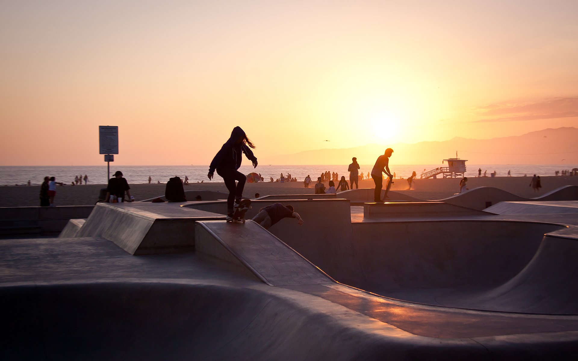 patinador playa venecia verano puesta de sol la los ángeles california estados unidos