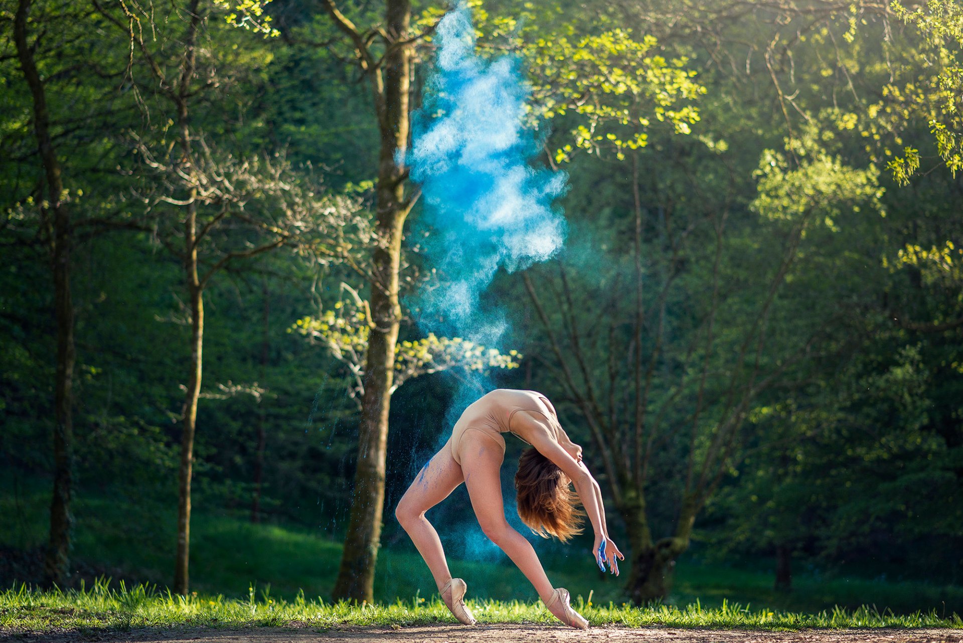 marie-lou lagrange ballerina graz pointes dance paint explosion