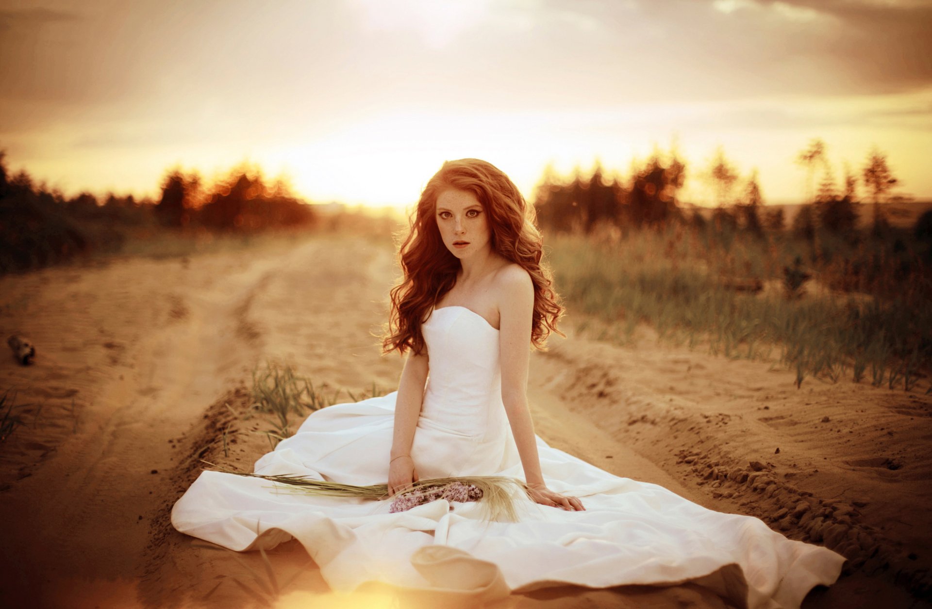 runаway mariée la mariée la jeune fille la robe le sable la route les fleurs tanya tourgueniev