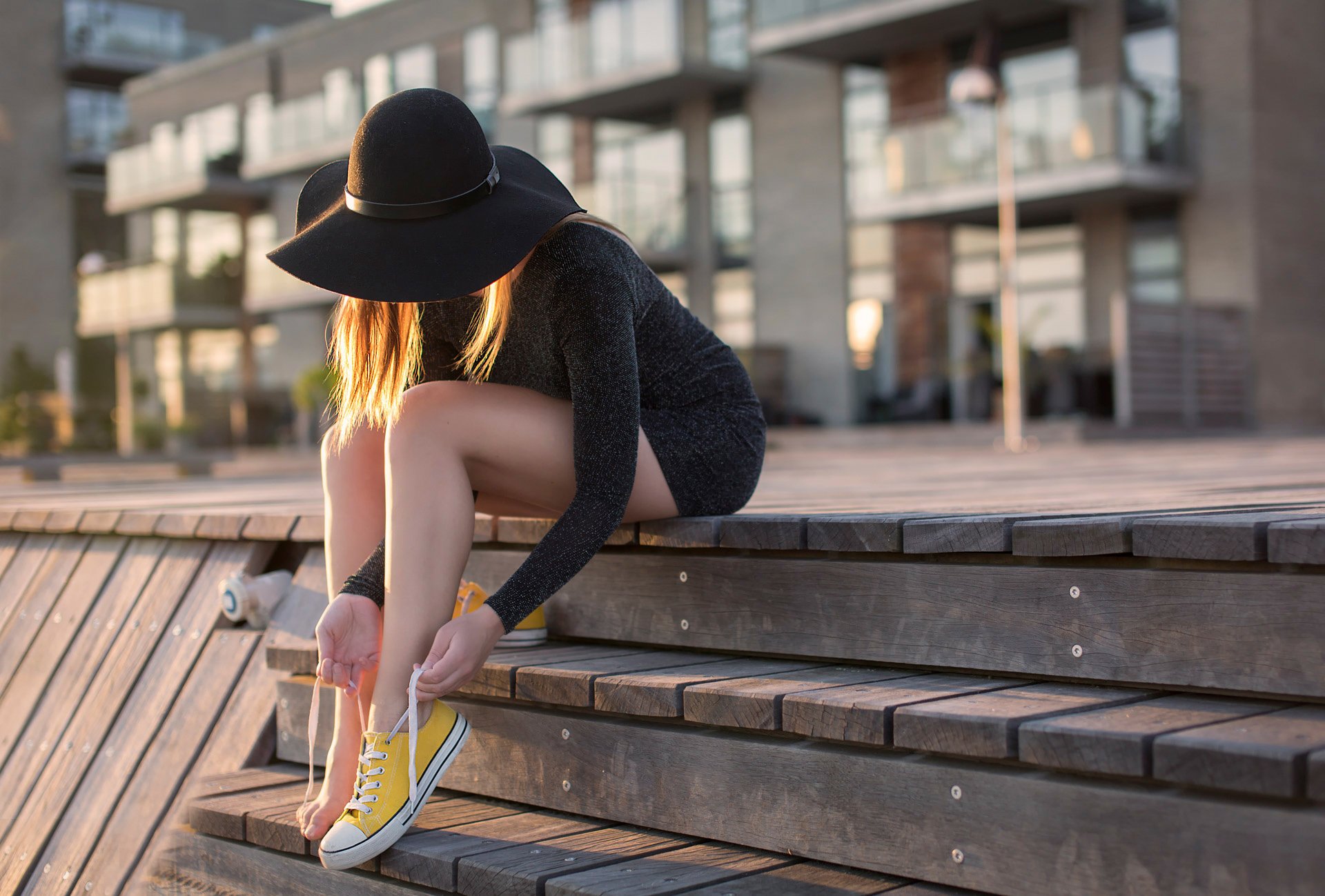 gelbe schuhe mädchen turnschuhe schnürsenkel beine hut stufen stadt anders hansen