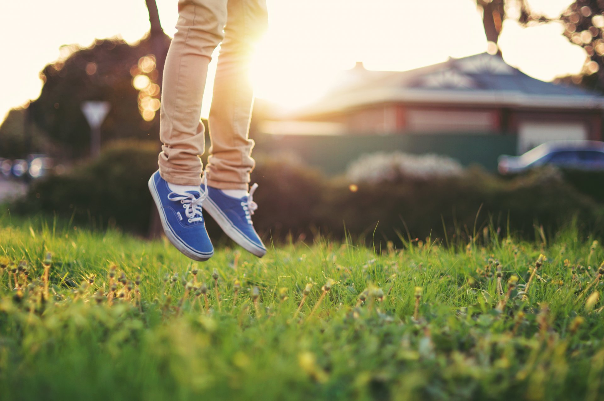 erba piedi scarpe da ginnastica luce