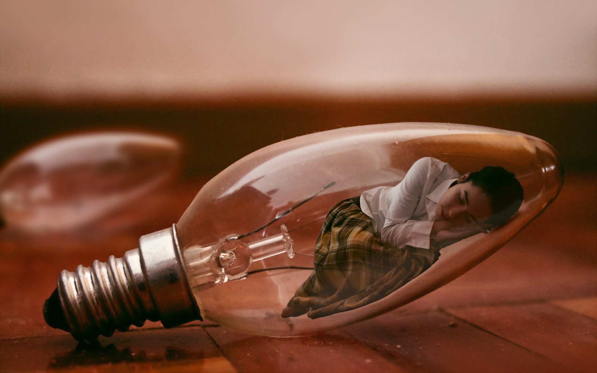 ragazza lampadina situazione