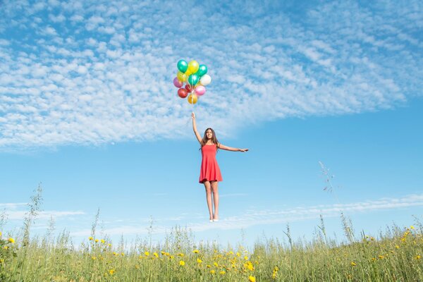 Летящая девушка с цветными шариками