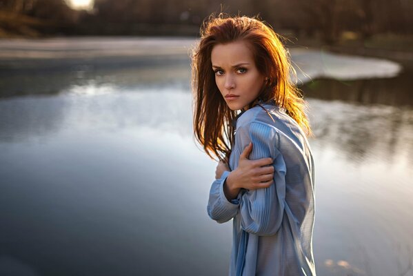 Photo session of a girl against the background of water in spring