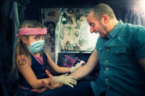 A girl stuffs a tattoo in the salon