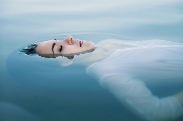 Immagine di ragazze in acqua