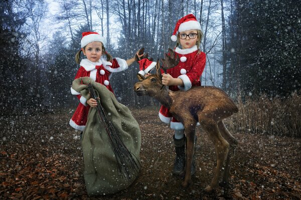 Bild von Mädchen in Neujahrsanzügen