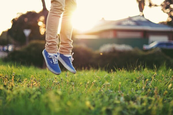 Salto en Zapatillas sobre el palo verde