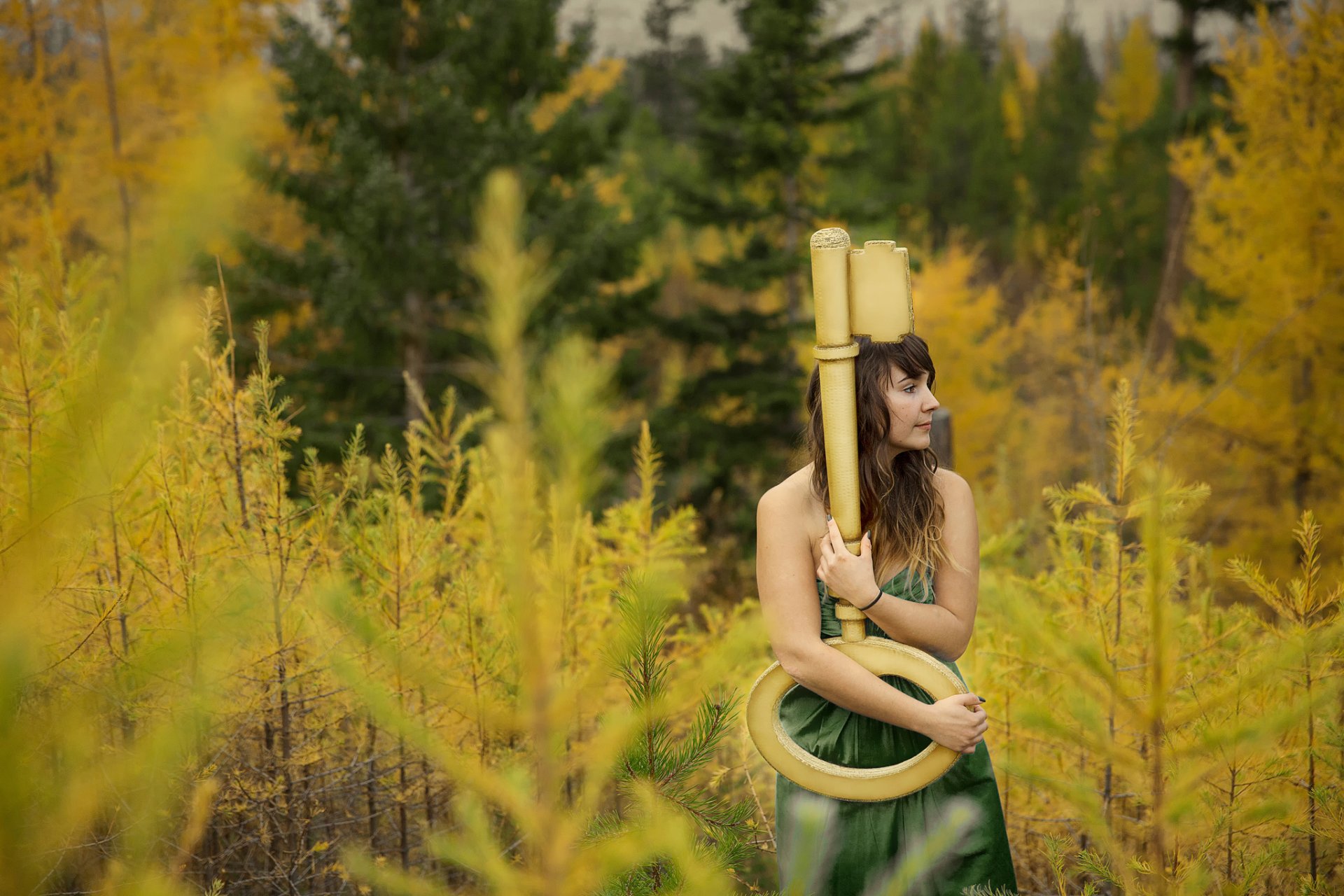 lumière éternelle fille forêt automne clé