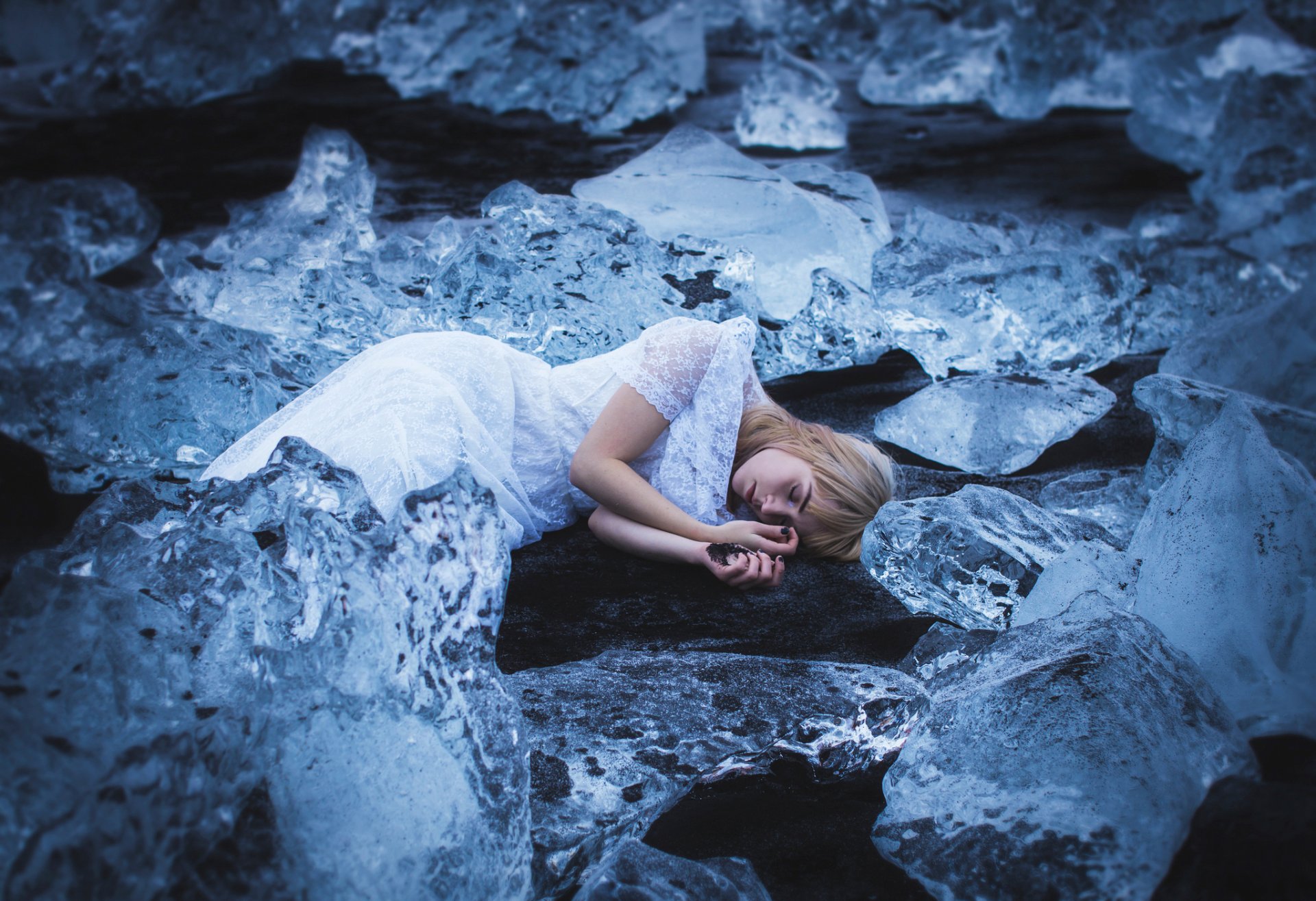 un lit la jeune fille le sommeil le froid amy haslehurst