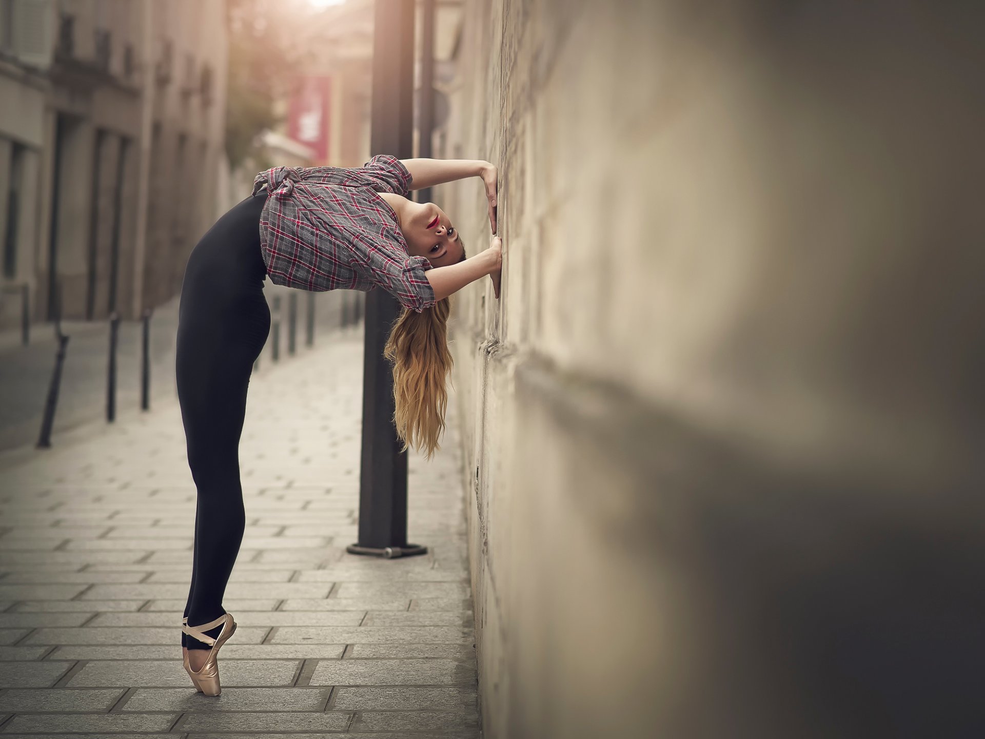 marine fauvet ballerina pointes graz wall town