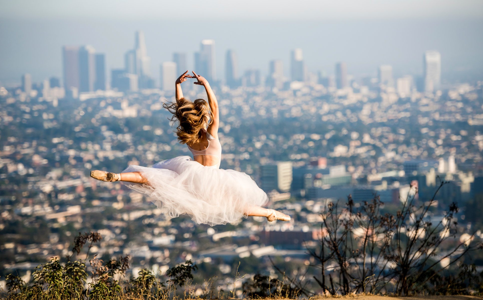 beautiful ballet ballerina pointes dress jump in the background town los angele