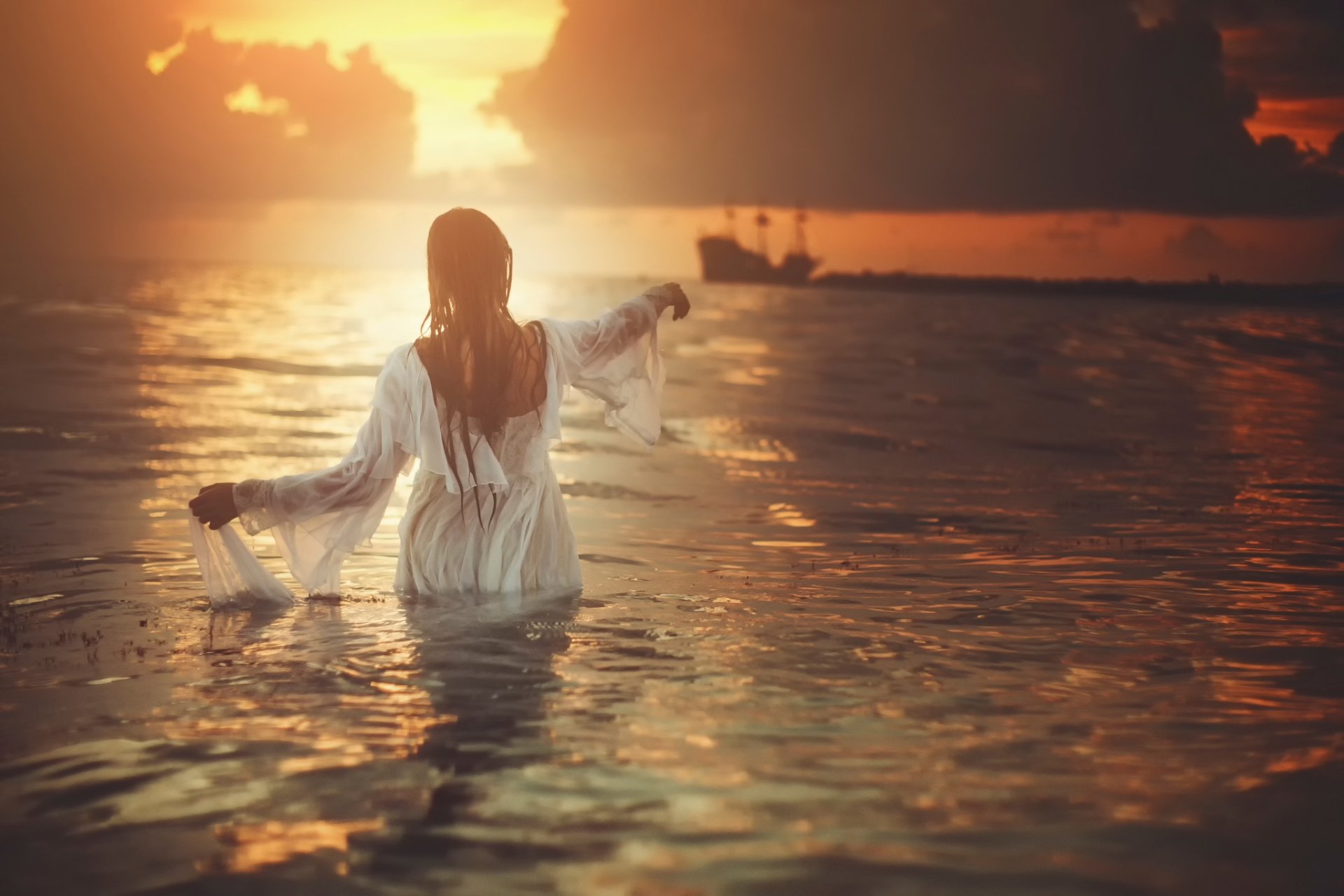 surreal mädchen im wasser schiff wolken