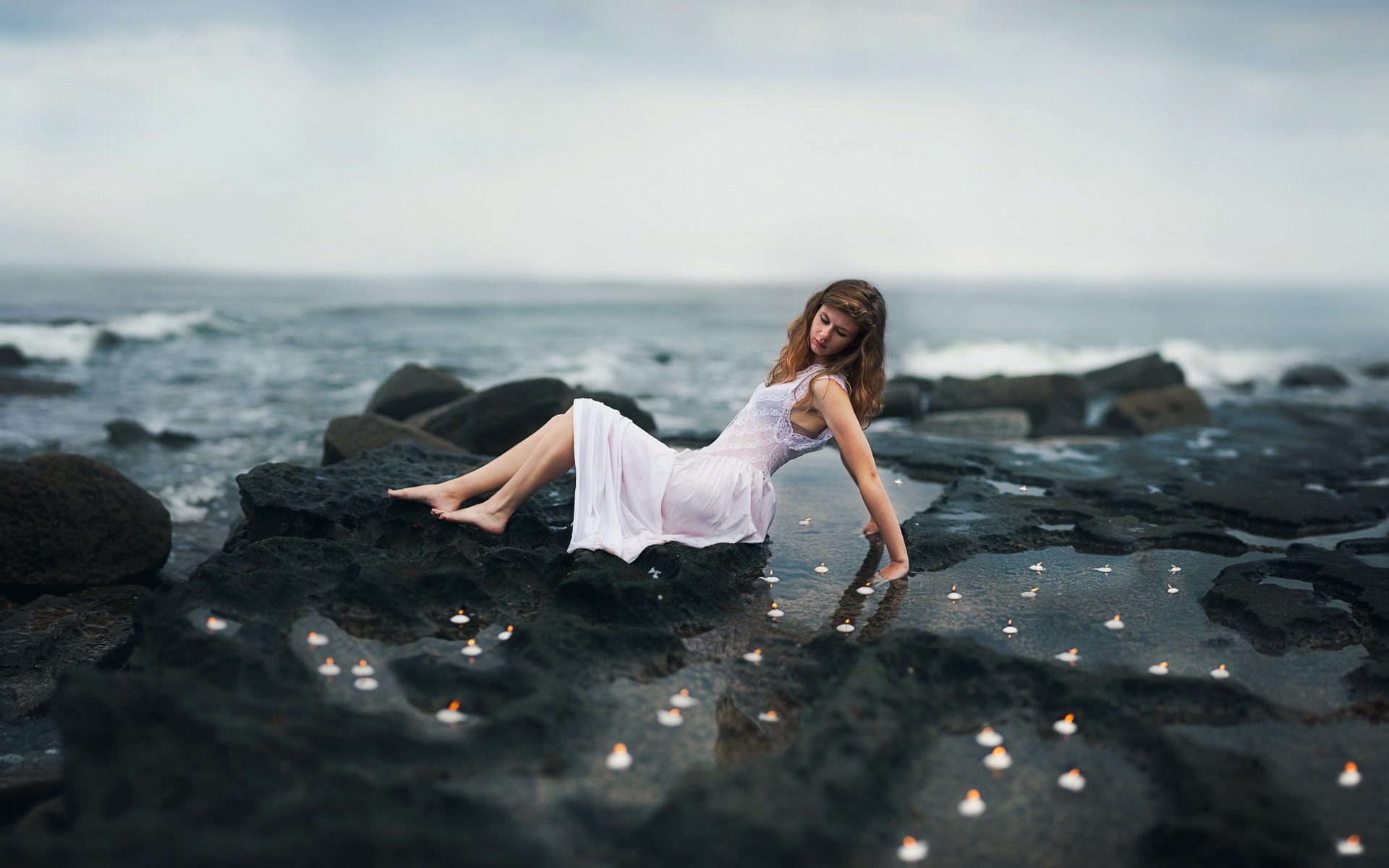 la jeune fille la mer les vagues