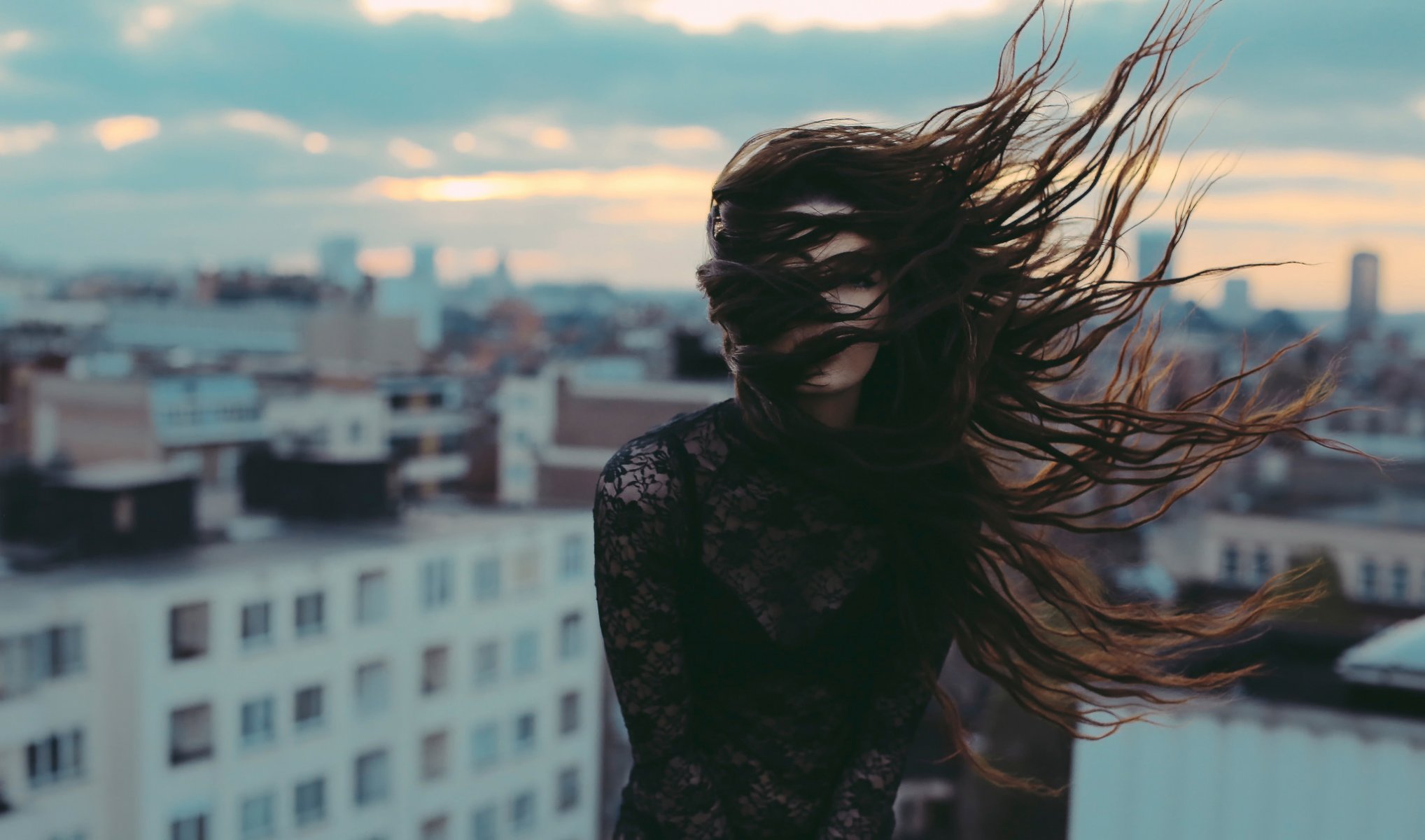 siente la ola chica viento ciudad