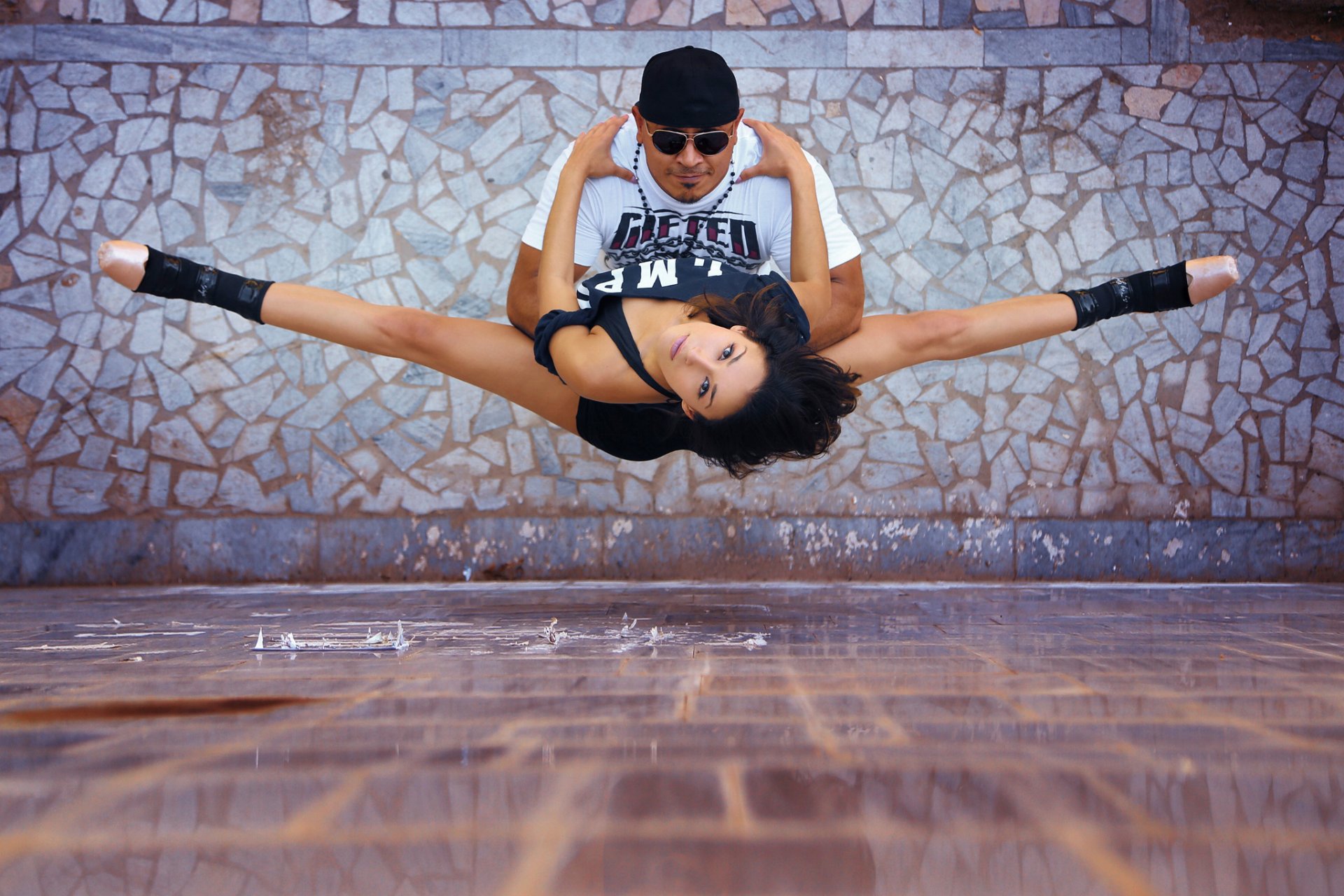 urbain du ballet de la danse de la ville un gars une fille de la ficelle