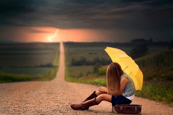 Foto von einem Mädchen mit einem Regenschirm auf der Straße