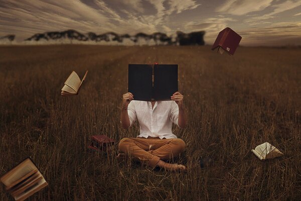 Libros voladores en el campo de otoño