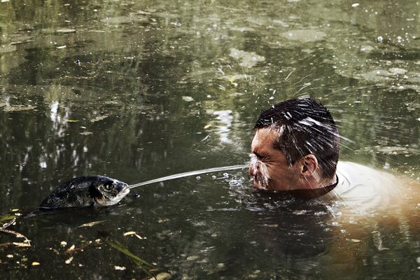 Le poisson crache dans l homme. Vengeance