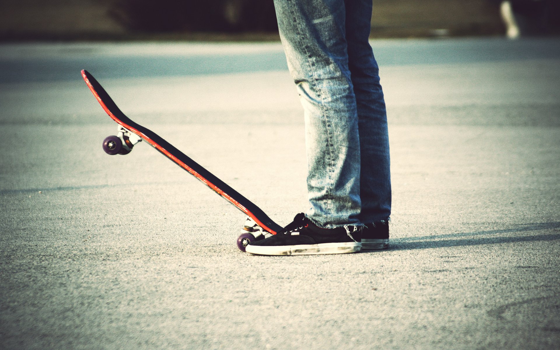 skateboard jeans scarpe da ginnastica