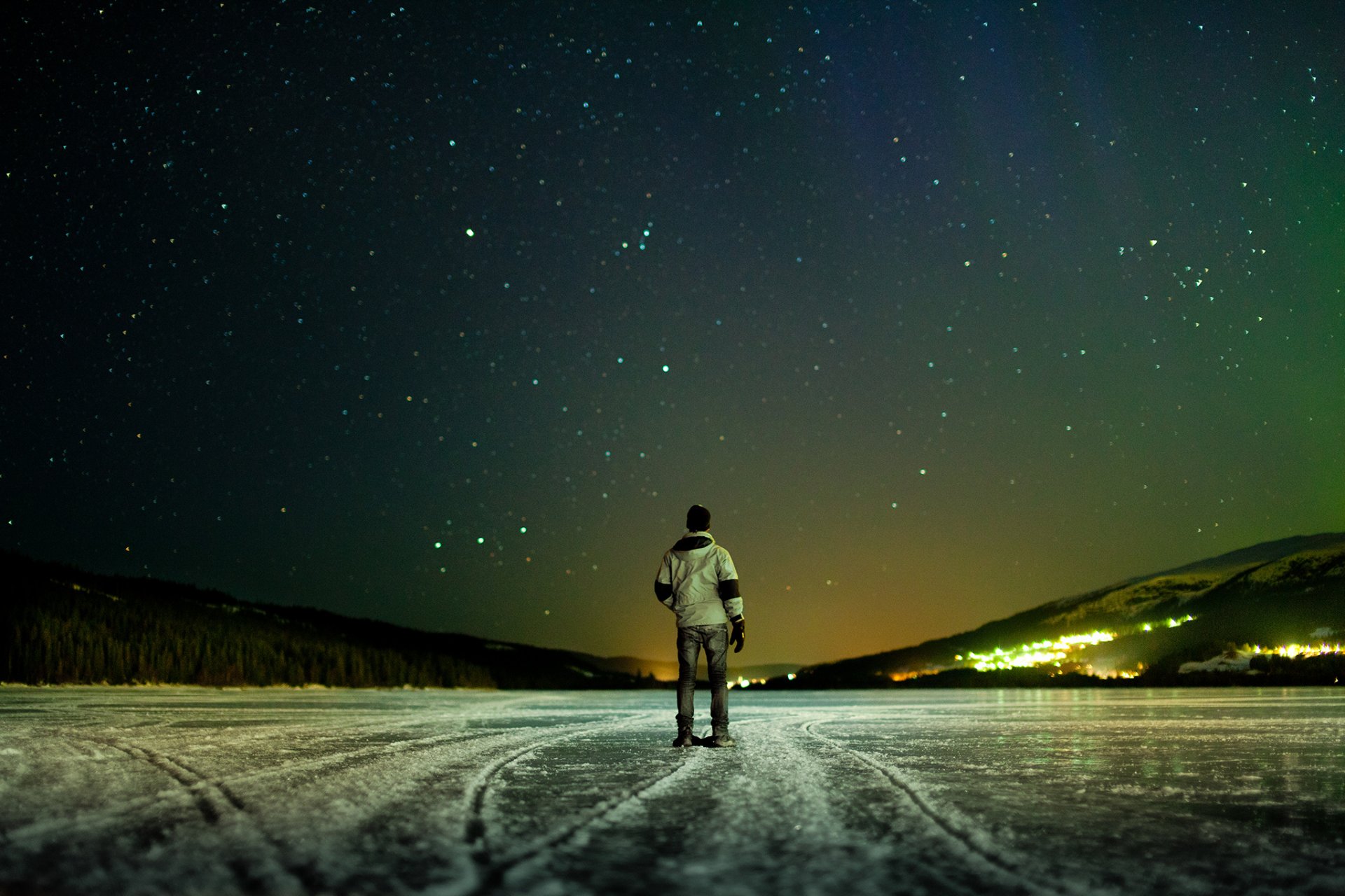 noche invierno cielo estrellas río hielo horizonte luces hombre. estado de ánimo cambio de inclinación cambio de toldo fondo imágenes fondos de pantalla