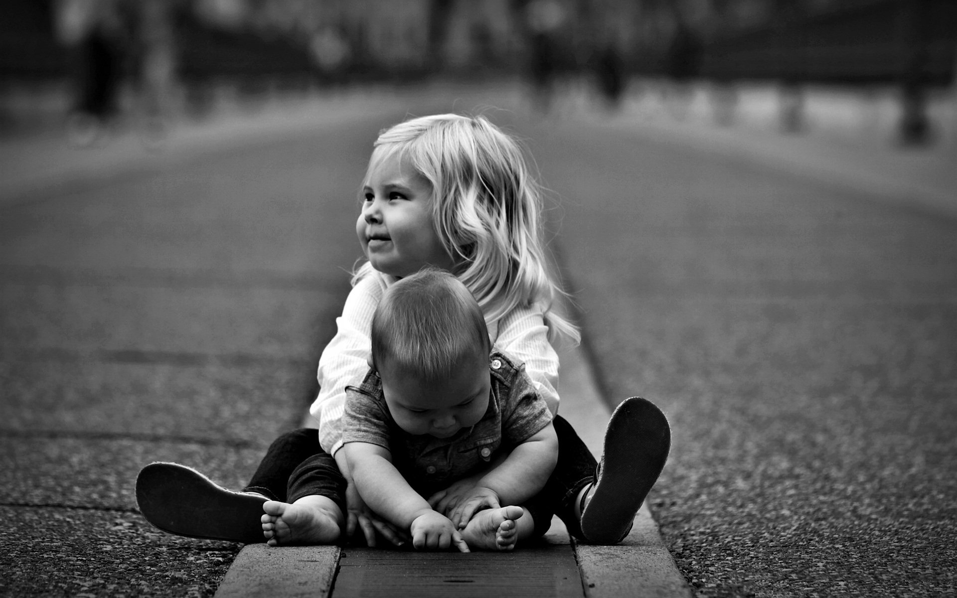 niños niño niña camino blanco y negro