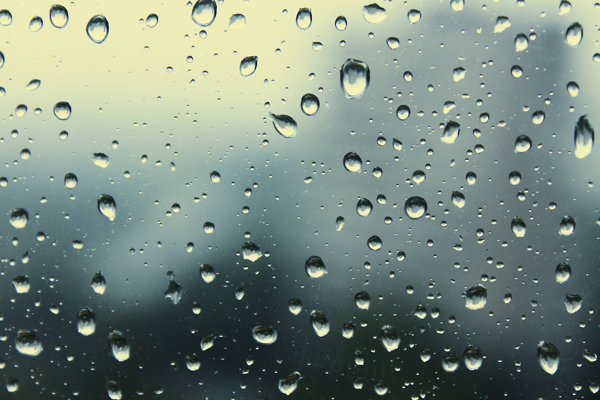 lluvia gotas vidrio nublado ventana