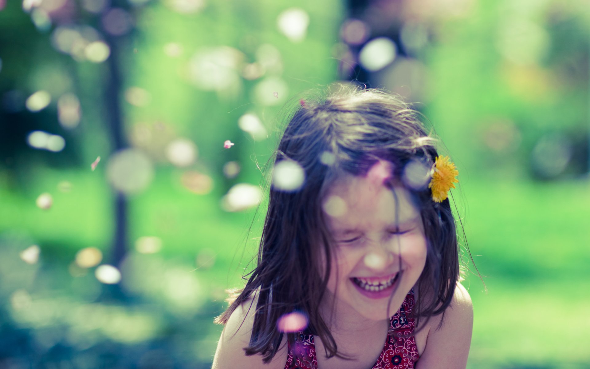 bambini ragazza ragazze bambini umore stati d animo aurelia foto autunno foglie sorriso sorrisi fogliame vista occhi capelli