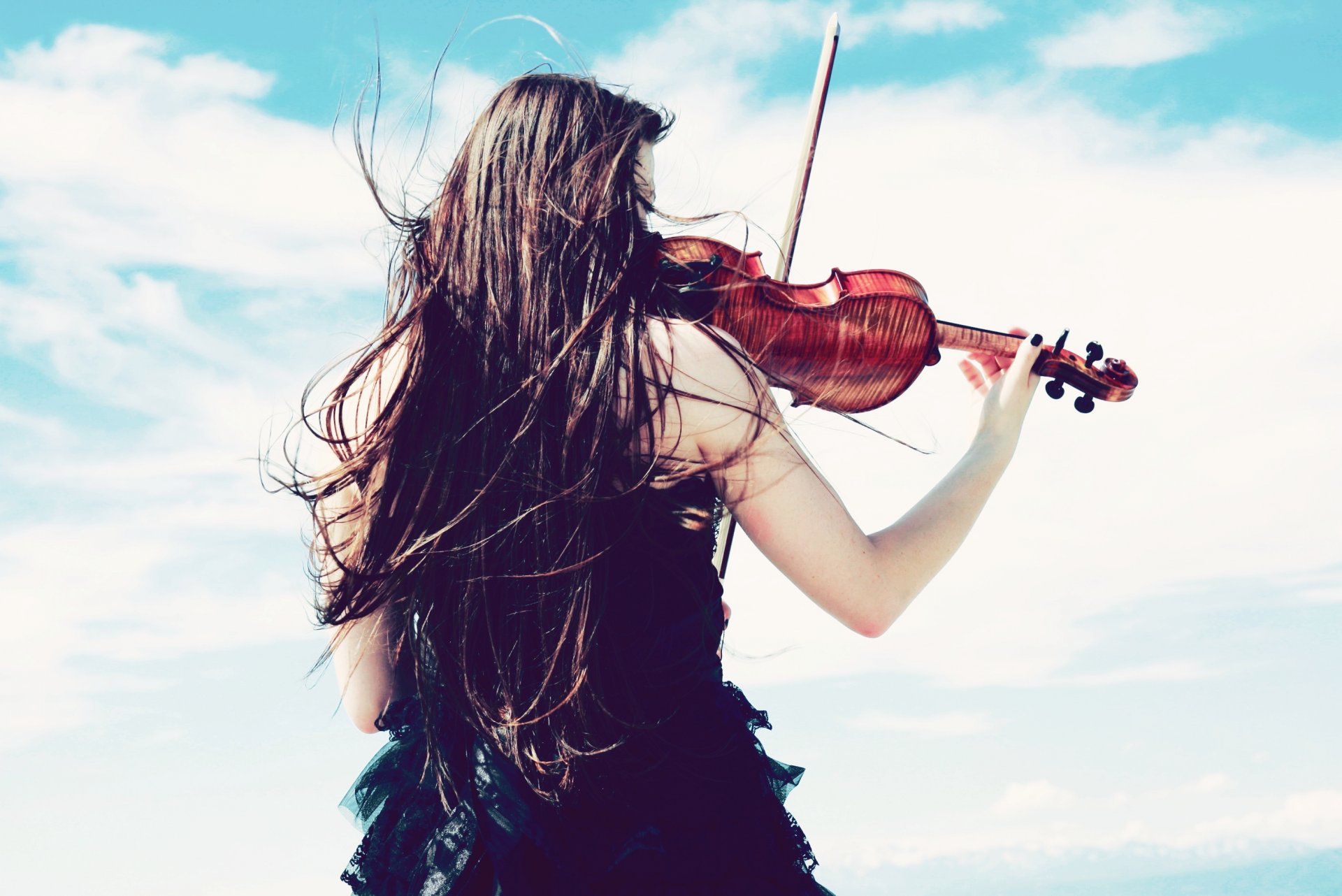 estados de ánimo chica vestido violín viento cielo nubes