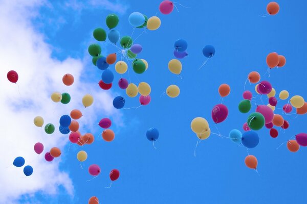 Was ist ein Feiertag, ohne bunte Ballons zu starten?