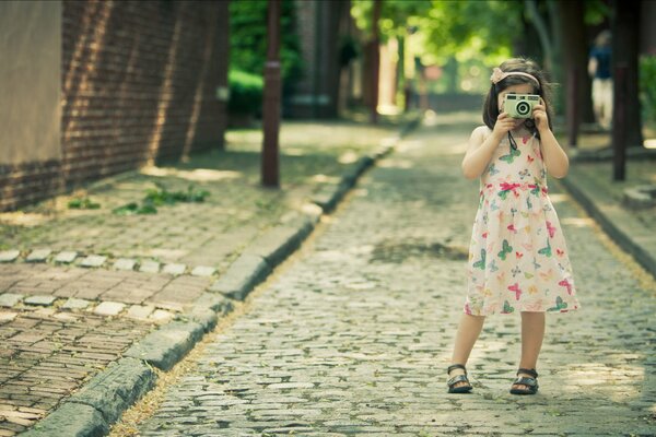 Mädchen fotografiert Straßen