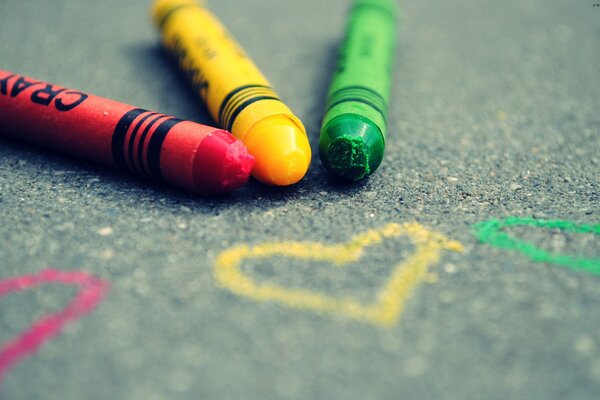 Silicone - based pencils , draw even on asphalt