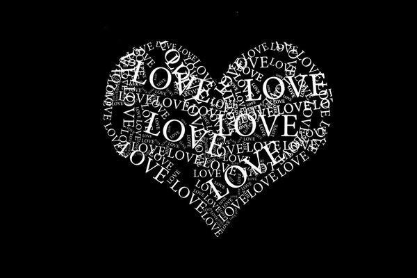 Черно-белое сердце со словами любовь
