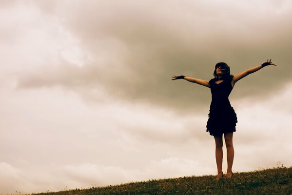 Photo of a barefoot free girl