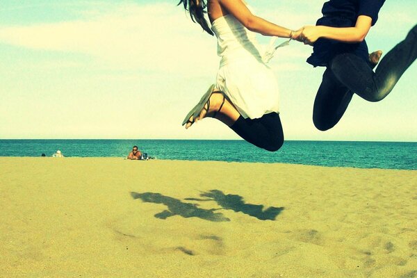 Couple s jump on the seashore