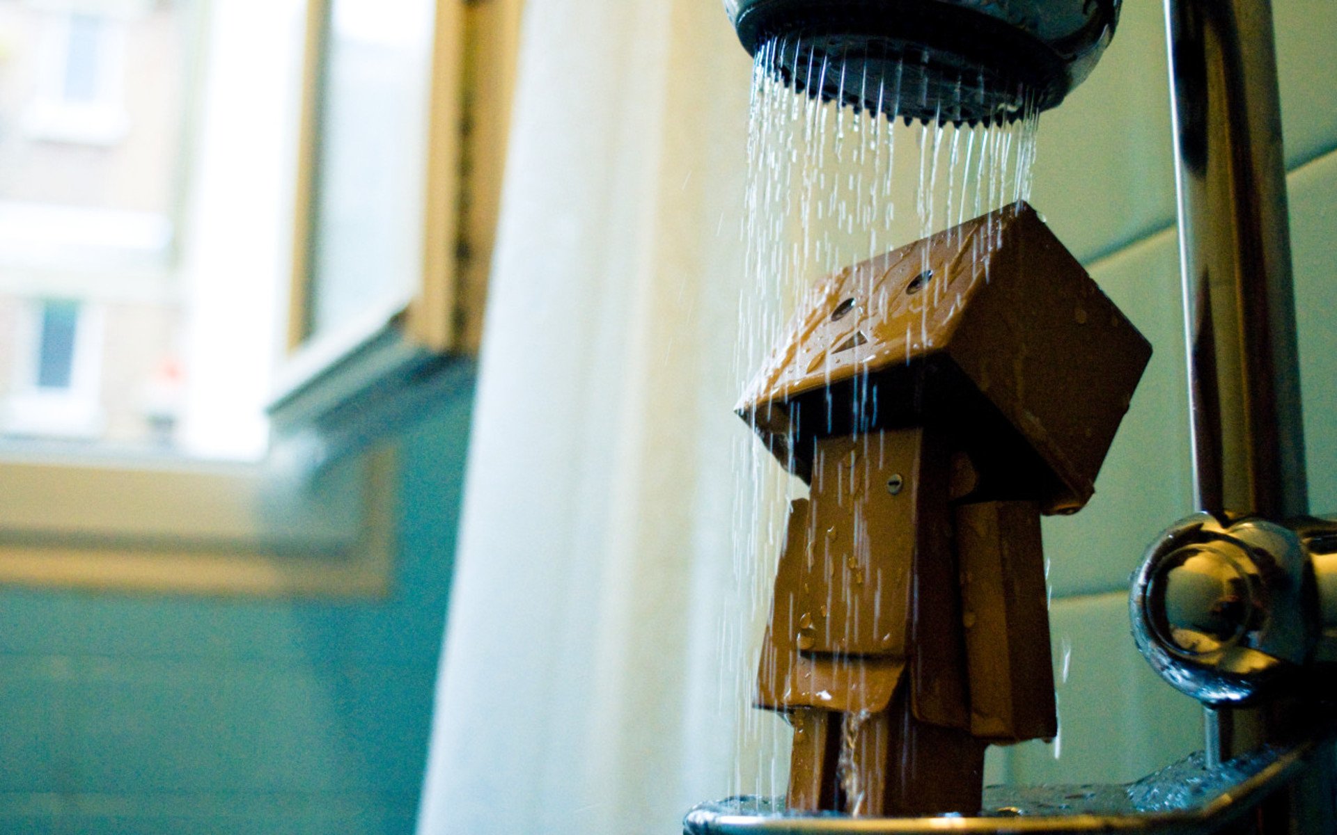 robot danbo doccia