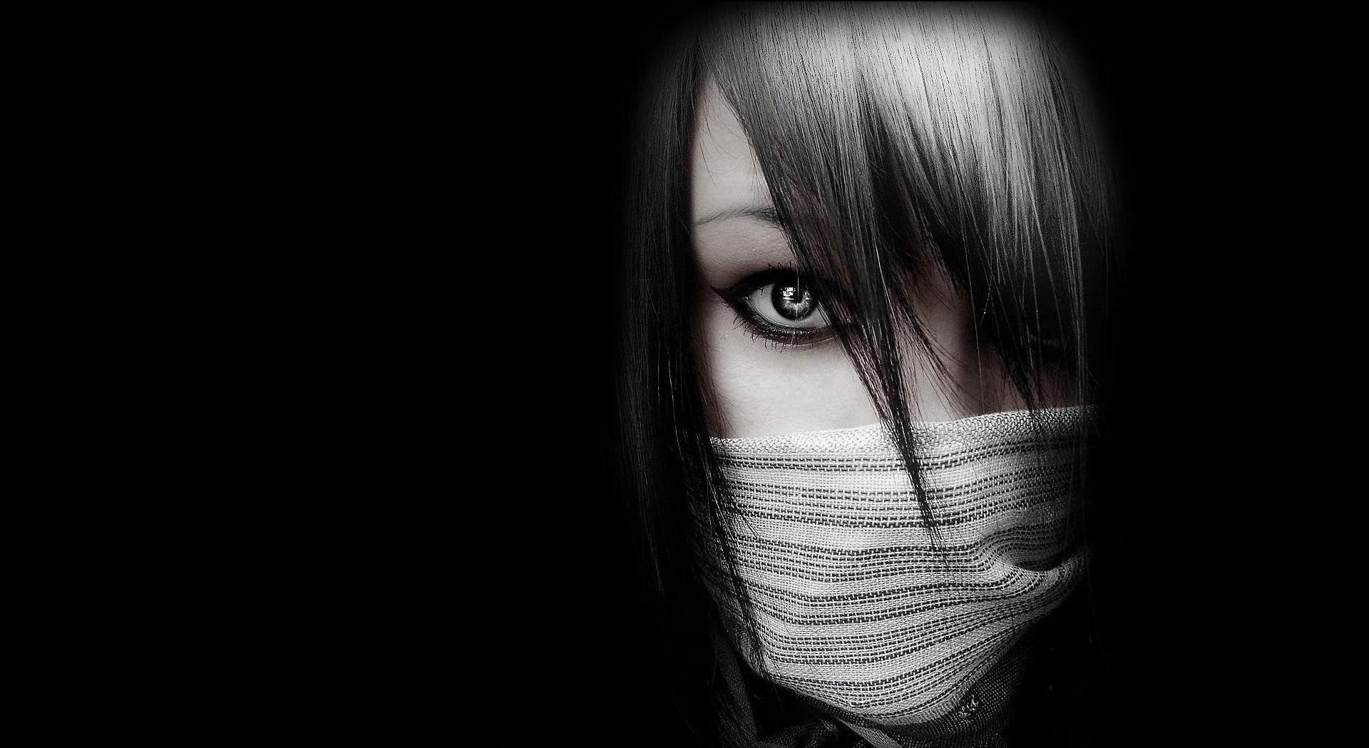 emo eyes girl black