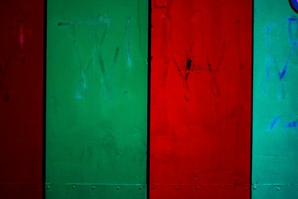 A wall with green and red stripes