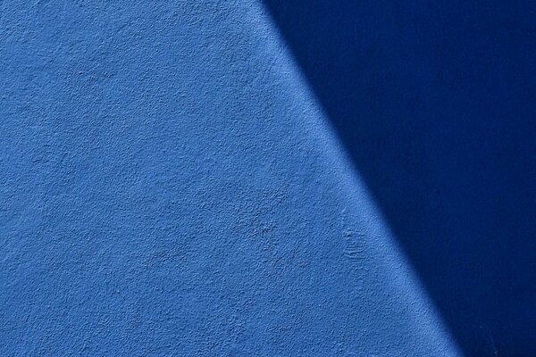 Mur bleu avec texture et ombre