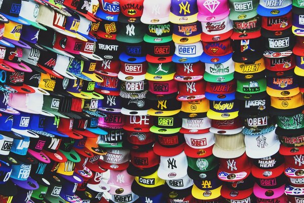 Casquettes colorées de toutes tailles