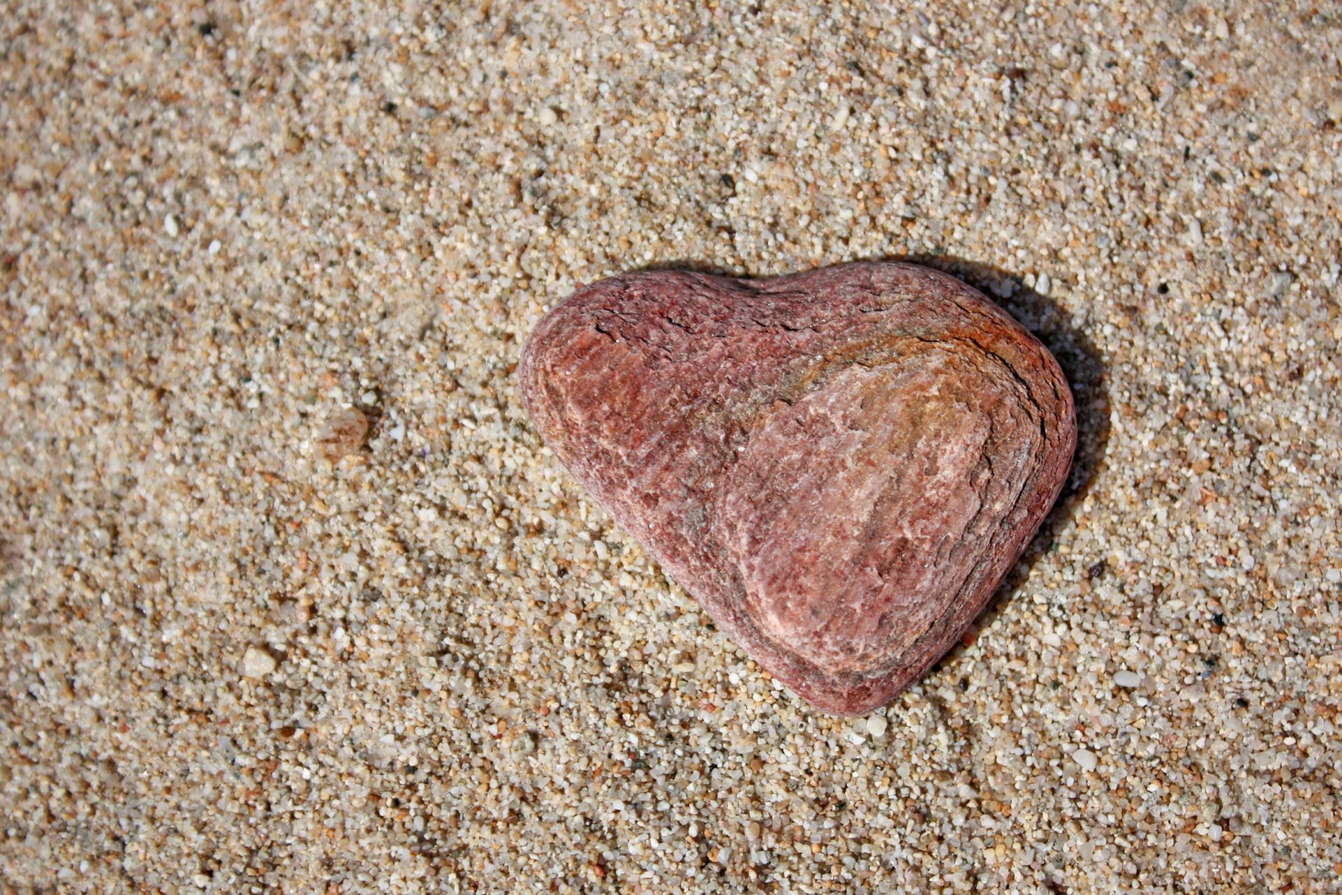 arena piedra corazón